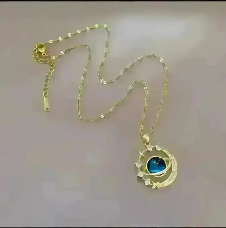 Colgante lunar. Otras joyas