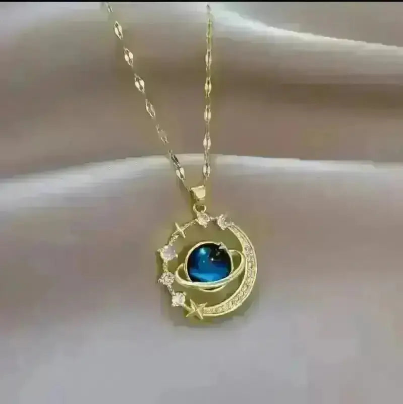 Colgante lunar. Otras joyas